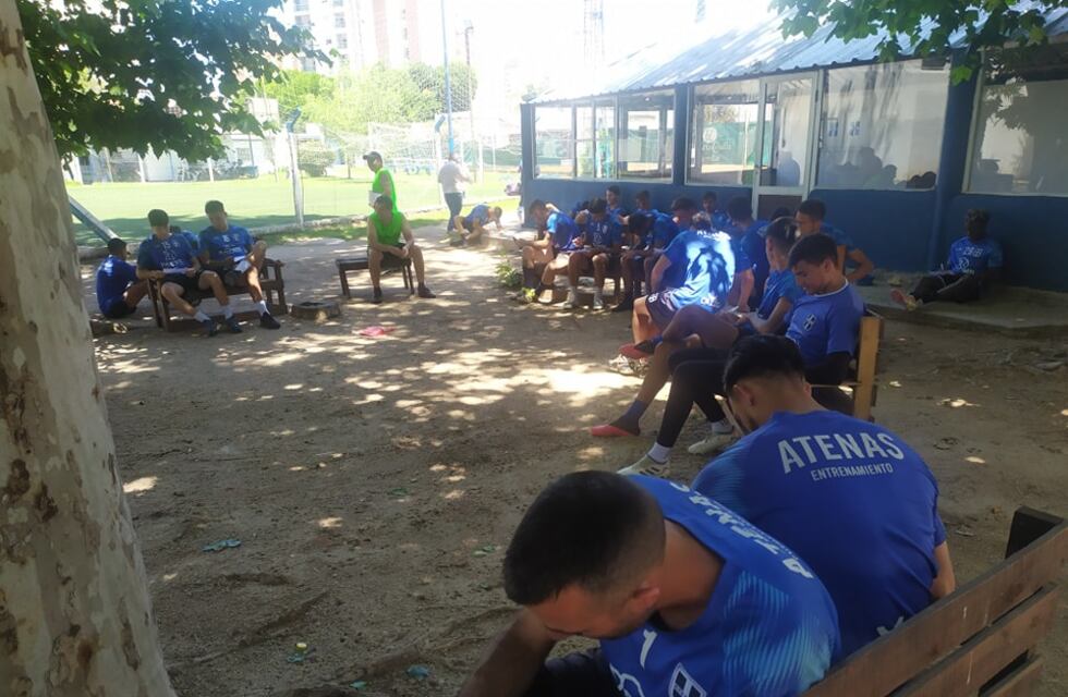 Atenas de Río Cuarto y su particular entrenamiento: el DT les toma exámenes a sus jugadores