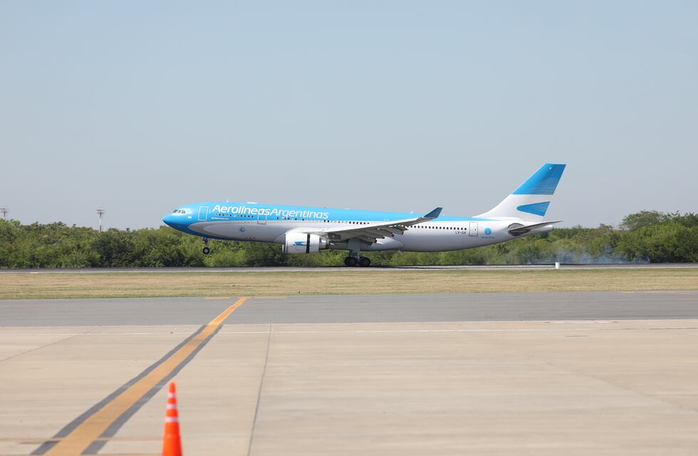 Mantienen la suspensión de vuelos a Gran Bretaña y se pide a los mayores de 60 diferir viajes