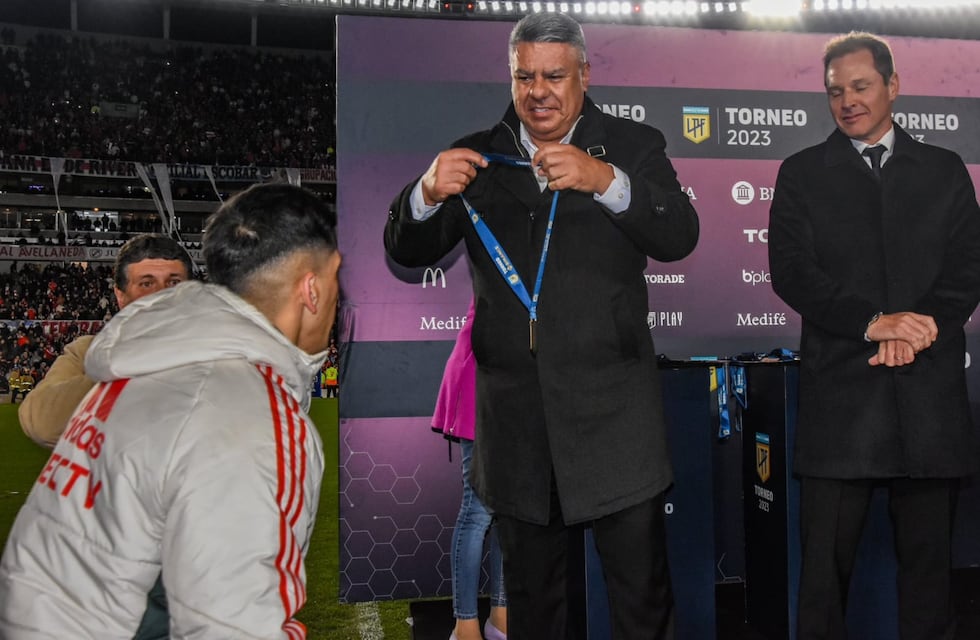 Chiqui Tapia y una polémica noche en el Monumental
