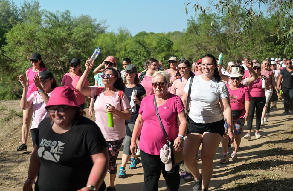 Se realizó en Arroyito la tercera edición de la  “Caminata Rosa” por la lucha contra el cáncer de mama