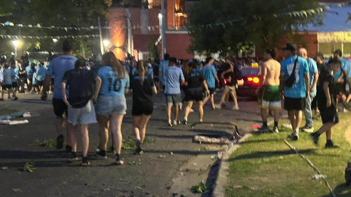 Incidentes en la previa de Belgrano vs Argentinos Juniors en Rosario. (Foto: Cadena 3)