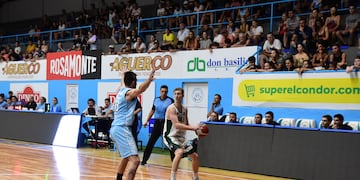 El escolta cordobés Federico Mariani y una buena participación en la visita de Atenas a Oberá Tenis de Misiones. (Fabian Aguero/ Prensa Obera TC)