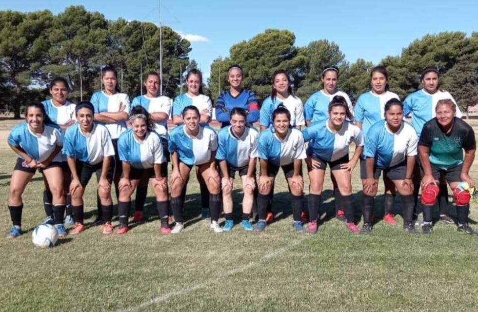 Fútbol femenino: derrota de Base Naval en su debut en la Liga del Sur