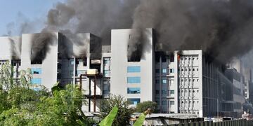 Incendio en el Serum Institute of India, mayor fabricante de vacunas del mundo.