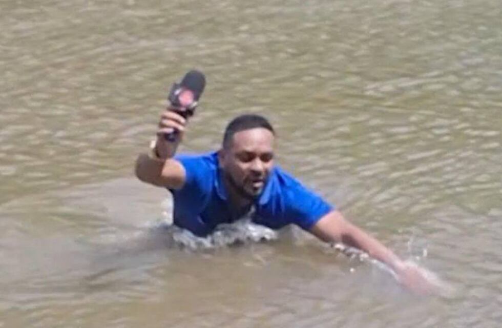 En Brasil, un periodista encontró el cuerpo de una joven desaparecida en el río en pleno vivo