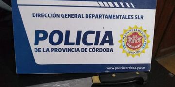 El arma con la que atacó al amigo, por una discusión en redes sociales de Internet.