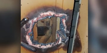 Los ladrones se llevaron 20 mil dólares y 500.000 pesos luego de trabajar durante horas con un soplete.