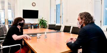 Carla Vizzotti anunció el inicio de la campaña de vacunación para los docentes.