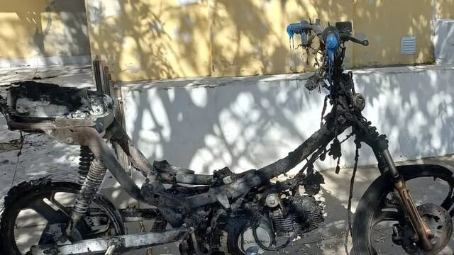Incendio de Motocicleta en Arroyito