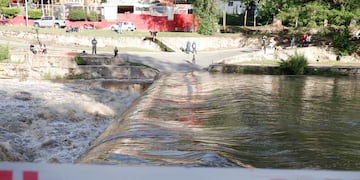 Creciente río San Antonio, vado el Fantasio (La Voz)