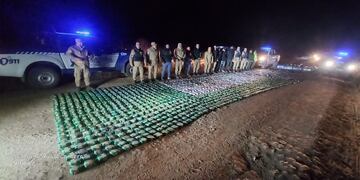 Escaparon de un control policial en Eufrasio Loza y dejaron su auto con toneladas de droga.