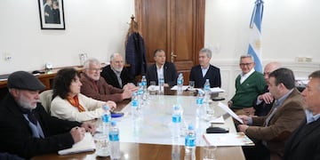 La reunión con ATE y UPCN terminó pasadas las 9 de la mañana.