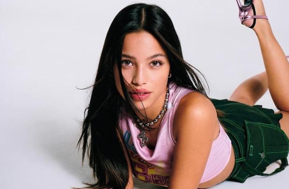 Desde sus vacaciones, Emilia sorprendió con una microbikini verde limón