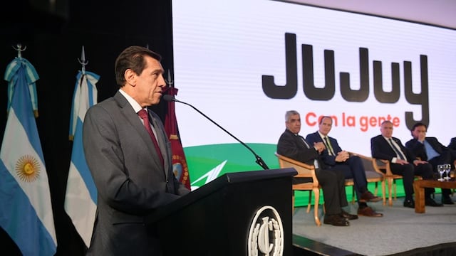 El gobernador de Jujuy, Carlos Sadir, fue uno de los oradores en la apertura de la jornada “Energía Cultivada. El Bioetanol en el Desarrollo del NOA” realizada en San Miguel de Tucumán este martes.