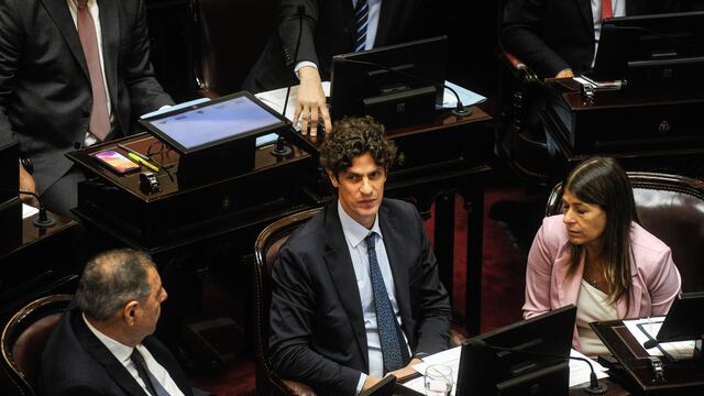 Senado 
Debate en el senado sobre el DNU 
Argentina
Eduardo Vischi lousteau suarez Zimmermann Bloque radical UCR
Foto Federico Lopez Claro