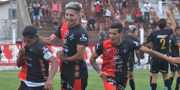 Brahiam Cutiño autor del gol de empate ante Olimpo cumplió 100 partidos en Primera