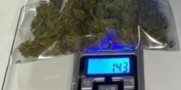 Tres jóvenes detenidos y marihuana secuestrada en un procedimiento en Oberá.