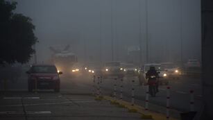 Una intensa niebla marca presencia en Córdoba. (Nico Bravo/La Voz)