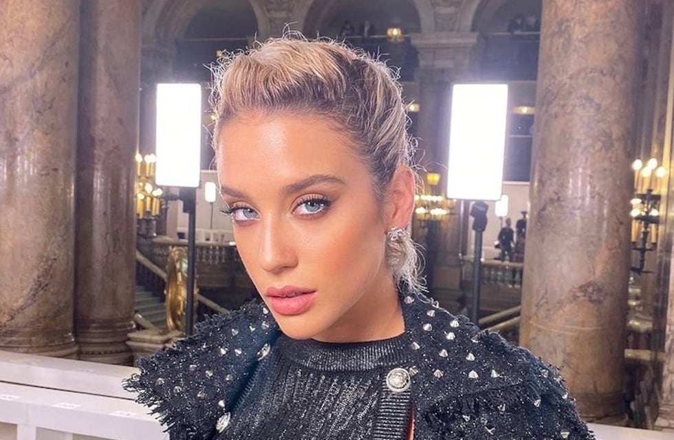 En bata y sin nada abajo, María Pedraza rozó la censura en Instagram al casi mostrar de más