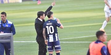 Los refuerzos, todo un tema para Alexander Medina, quien se puede ir. Lo quiere Racing Club (Ramiro Pereyra).