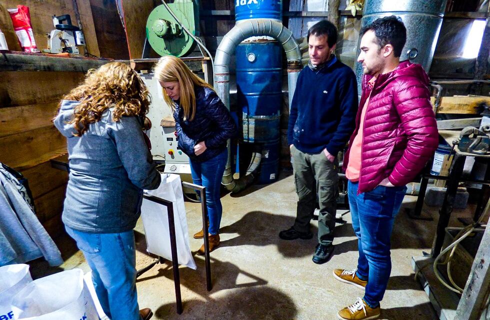 Tolhuin: Gobierno visitó la fábrica de Briquetas- Biomasa