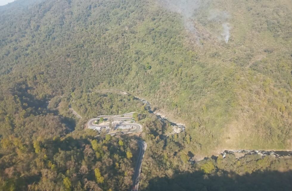 En la zona del Indio, brigadistas combaten los incendios