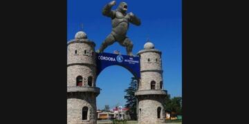 El humor del cordobés es invencible porque parte de reírse de sí mismo y de la exageración.