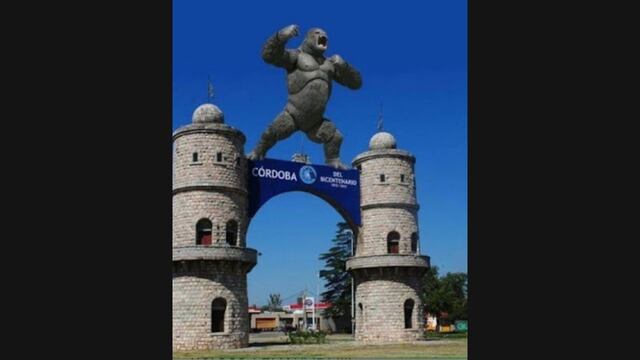 El humor del cordobés es invencible porque parte de reírse de sí mismo y de la exageración.