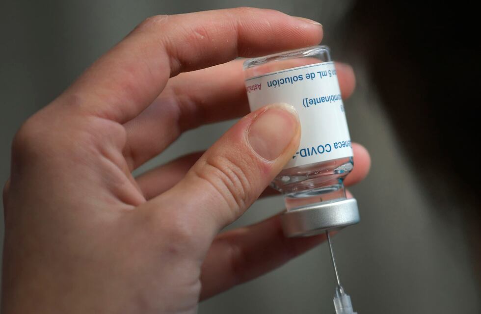 Llegó un cargamento de 400.000 dosis de AstraZeneca donadas por España