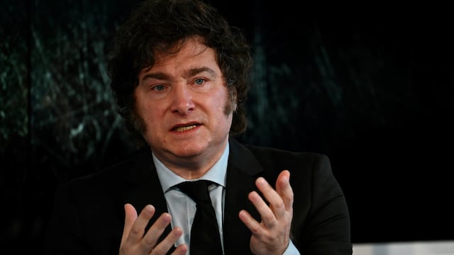 Javier Milei arremetió otra vez contra la AFA. Y un directivo cercano a Claudio Tapia le respondió. Y confesó su predilección por Instituto.