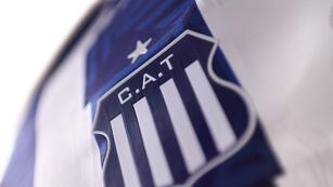 Talleres mostró cómo son sus nuevas camisetas, cuánto salen y los descuentos para socios y socias.