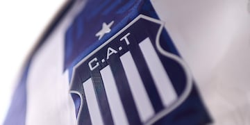 Talleres mostró cómo son sus nuevas camisetas, cuánto salen y los descuentos para socios y socias.