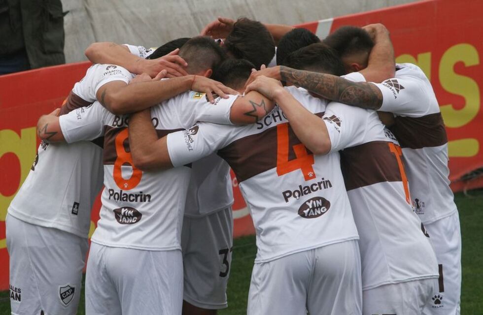 Con Augusto Schott como titular Platense ganó su primer partido en la Liga Profesional