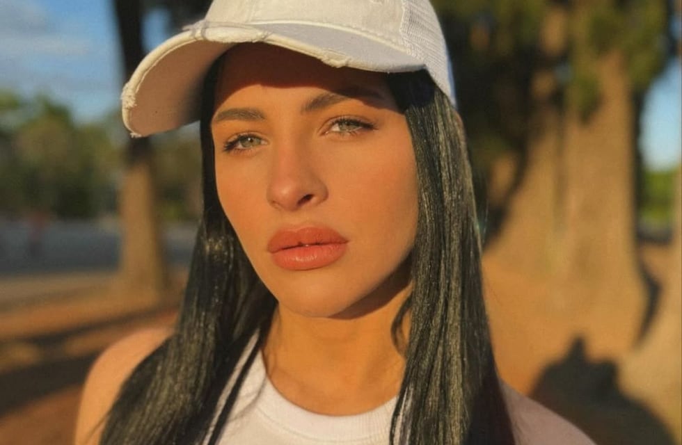 Desde la playa, Chiara Mancuso, la ex Gran Hermano, posó con la bikini más diminuta y se robó todas las miradas