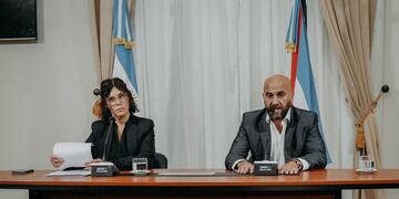 Durante una conferencia de prensa, el interventor Mariano Gallegos, acompañado por la subinterventora Marina Alegre.