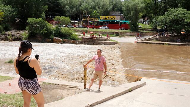 Crecida luego de la fuerte tormenta en el río San Antonio de Villa Carlos Paz, Córdoba. (La Voz)