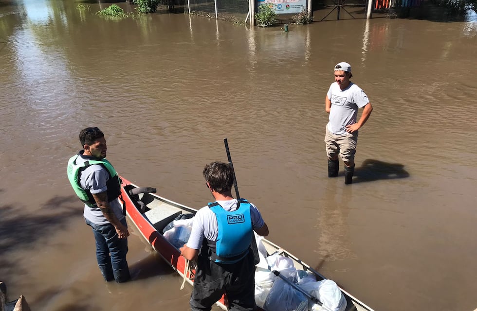 Continúan asistiendo a las familias afectadas por la crecida del Río Gualeguaychú