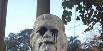 Vandalizaron monumentos en Puerto Iguazú.