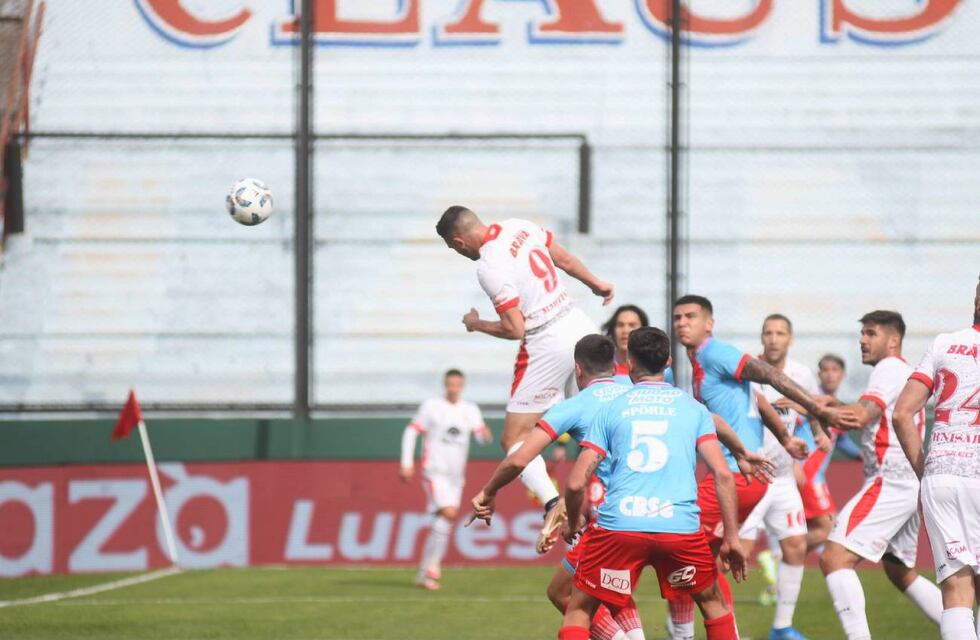 Video: Maravilla Martínez no perdonó a Arsenal y marcó su gol número 14, en primera división