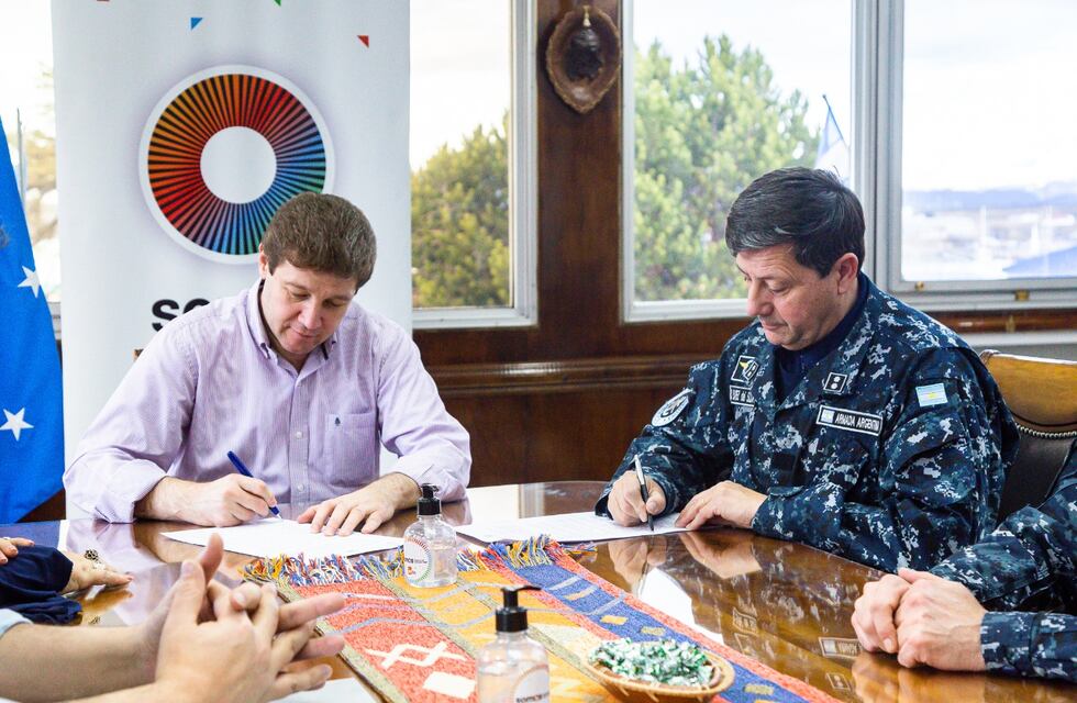 Gobernador de Tierra del Fuego firmó acta de cooperación con la Armada Argentina