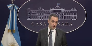 El vocero presidencial Manuel Adorni en conferencia de prensa. Foto: Captura de pantalla