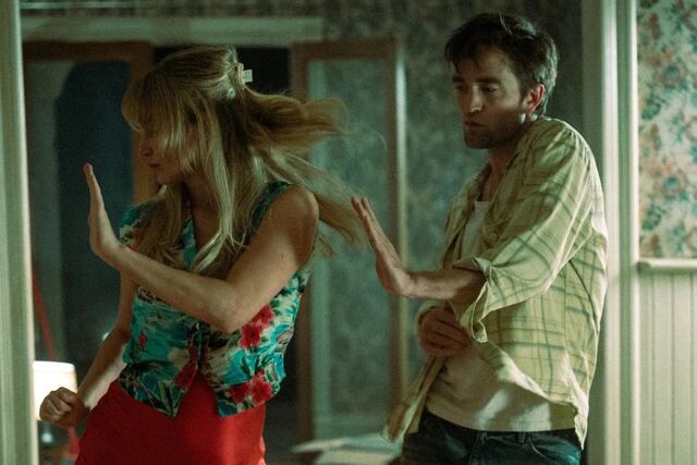 De qué trata Die, My Love, la película basada en una novela argentina, protagonizada por Jennifer Lawrence y Robert Pattinson