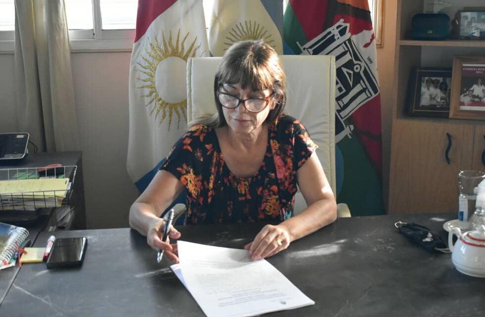 Importante firma de convenio destinado al adoquinado de calles en San Antonio de Arredondo