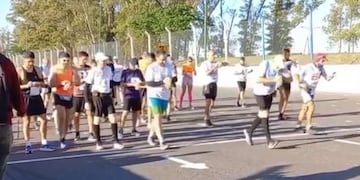 Largada de los 21 K en el Autódromo "Ciudad de Rafaela"