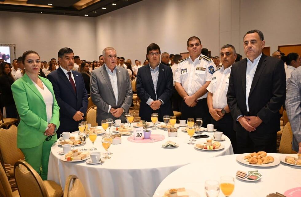 Jaldo festejó el Día de la Madre con cadetes de la Policía