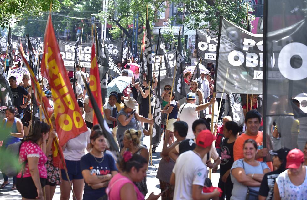 El Polo Obrero suspendió el acampe pero continúa la manifestación en el centro de Córdoba
