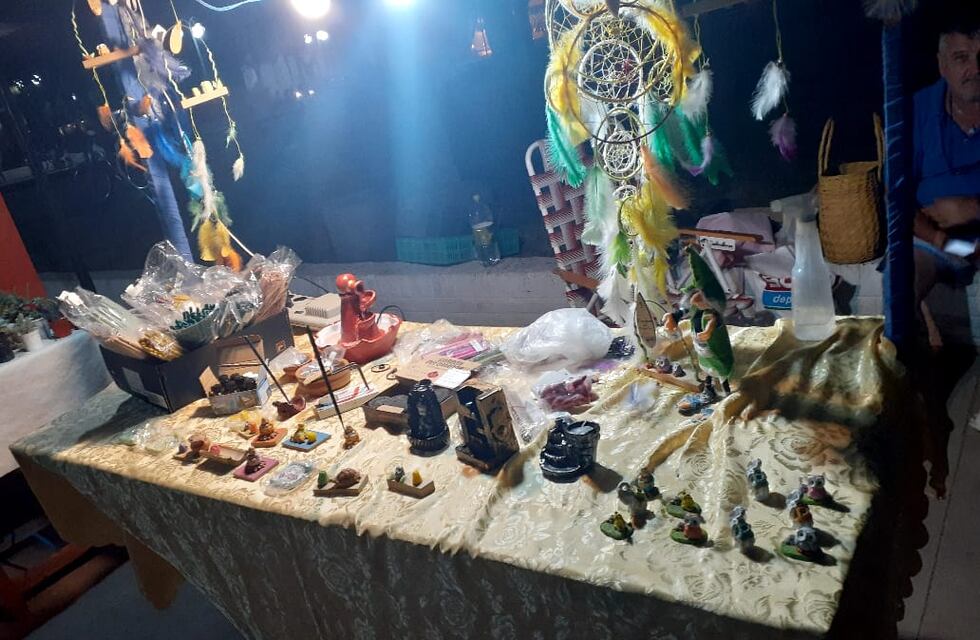 Continúa durante todos los domingos la Feria de Artesanos en Arroyito