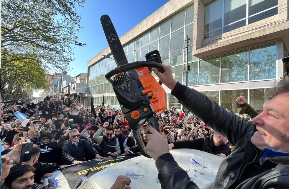 Javier Milei dice que Massa está con los radicales y vaticina un tercer lugar para Bullrich