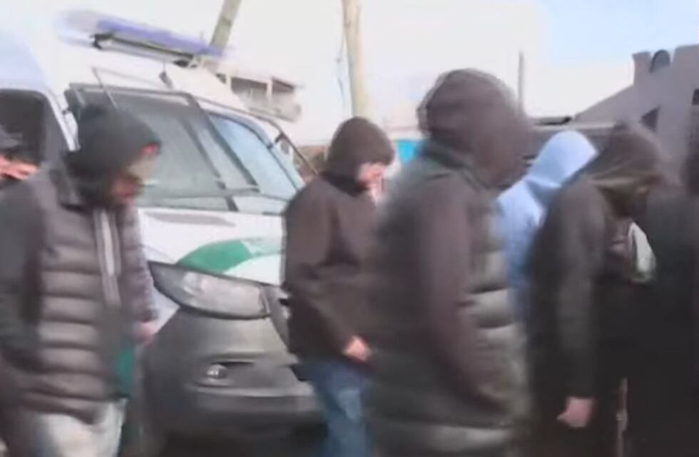 Preocupación en la previa del acto de Javier Milei en Moreno: la sorpresiva llegada de un grupo de encapuchados