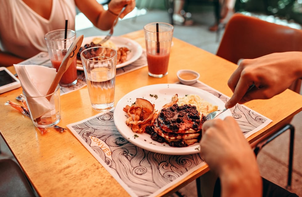 Qué dice la psicología de las personas que comen siempre rápido
